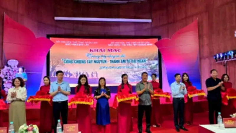 Triển lãm 'Cồng chiêng Tây Nguyên-Thanh âm từ Đại ngàn' kết nối văn hóa Đắk Lắk và Quảng Ninh