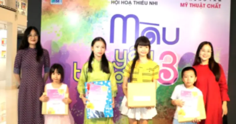 Triển lãm Màu yêu thương 3: Sắc màu tuổi thơ chào mừng 1.6
