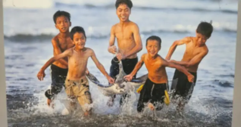 Triển lãm ảnh 'Tự hào thành phố mang tên Bác' tại trường tiểu học
