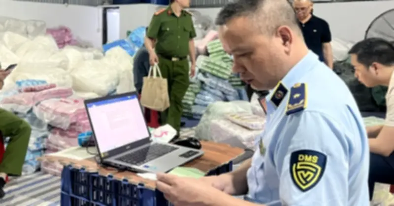 Triệt phá cơ sở sản xuất hơn 500.000 miếng băng vệ sinh giả tại Hưng Yên