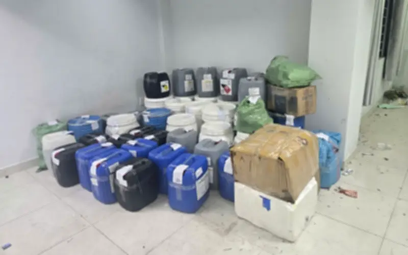 Triệt phá đường dây sản xuất giấm acetic giả, bắt 4 bị can