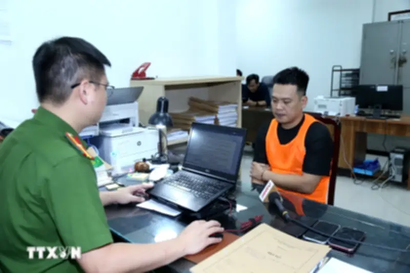 Triệt phá đường dây vận hành 'bún chả TV' phát sóng bóng đá lậu