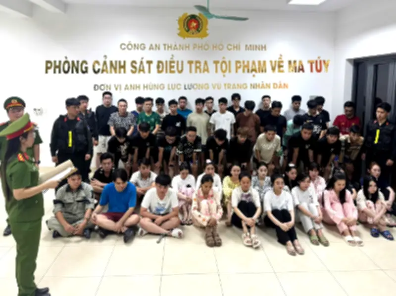 Triệt phá tụ điểm quán bar Revo liên quan đường dây ma túy phức tạp tại TP.HCM