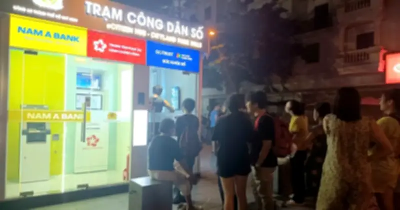 Trạm Công dân số thu hút giới trẻ: Đo sức khỏe, mua sắm online chỉ trong vài phút