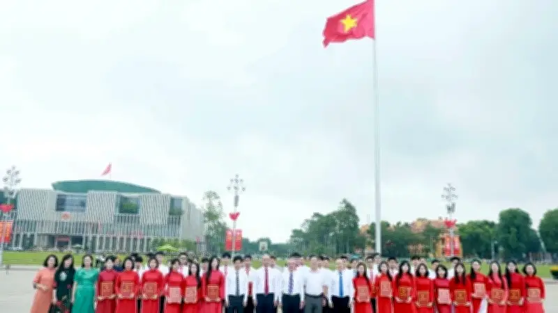 Trường Đại học Thủy lợi kết nạp 117 đảng viên mới, vượt chỉ tiêu nhiệm kỳ