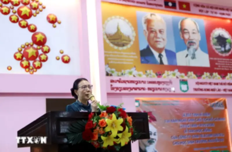 Trường Song ngữ Lào - Việt Nam Nguyễn Du tổ chức kỷ niệm ngày sinh Bác Hồ