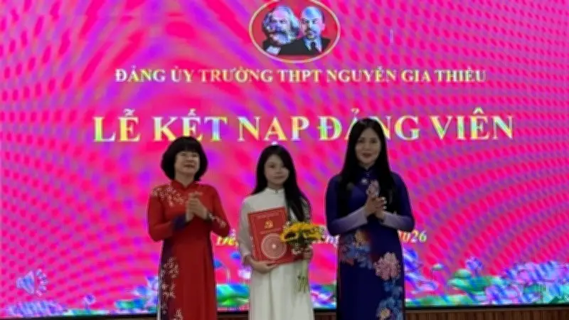Trường THPT Nguyễn Gia Thiều: Ươm mầm hạt giống đỏ từ ghế nhà trường