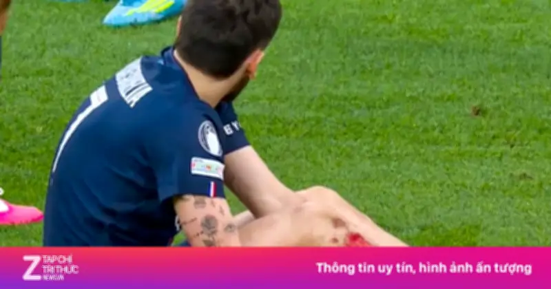 Trọng tài sai sót khi bỏ qua vết rách chảy máu của Kvaratskhelia?