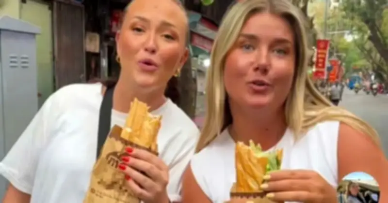 Trào lưu 'Stand Banh Mi' gây sốt mạng xã hội, du khách nước ngoài mê mẩn