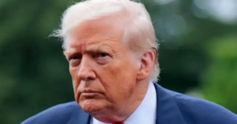 Trump hoãn ký sắc lệnh kiểm soát AI, lo ngại mất lợi thế trước Trung Quốc