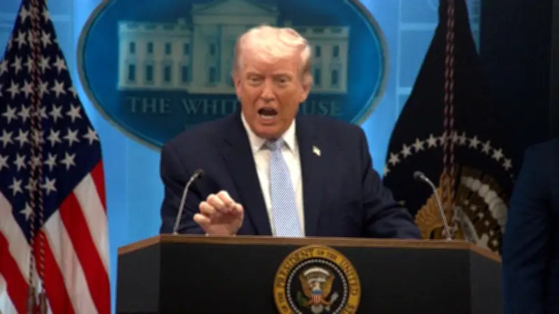 Trump mở rộng trừng phạt Cuba, đe dọa can thiệp quân sự