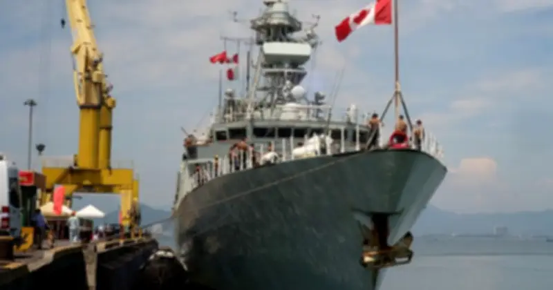 Tàu chiến Canada HMCS Charlottetown thăm Đà Nẵng, tăng cường hợp tác