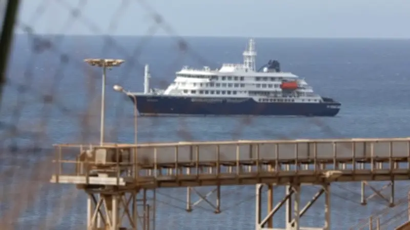 Tàu du lịch chở hành khách nhiễm Hanta cập cảng Tenerife, Mỹ điều chuyên gia hỗ trợ