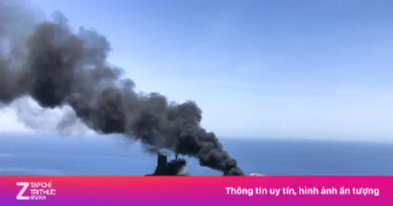 Tàu dầu Trung Quốc bị tấn công gần Hormuz dù có dòng chữ cảnh báo