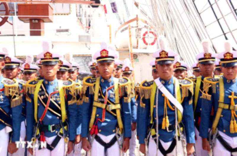 Tàu huấn luyện Hải quân Indonesia cập cảng TP.HCM