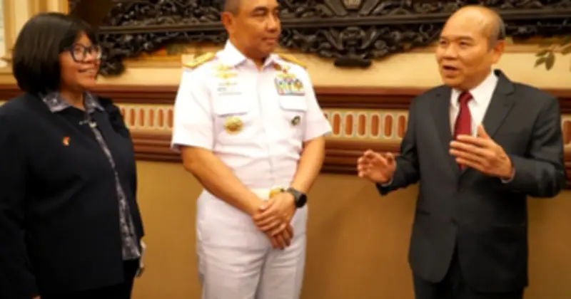 Tàu huấn luyện Indonesia thăm TP.HCM, thúc đẩy hợp tác nhiều mặt