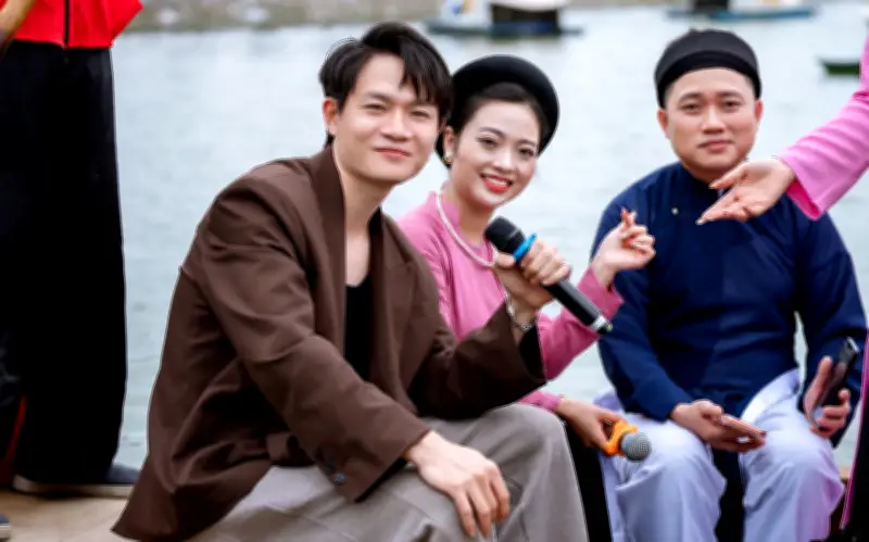 Tuấn Cry và ký ức tuổi thơ mồ côi cha mẹ thường xuyên đi làm ăn xa