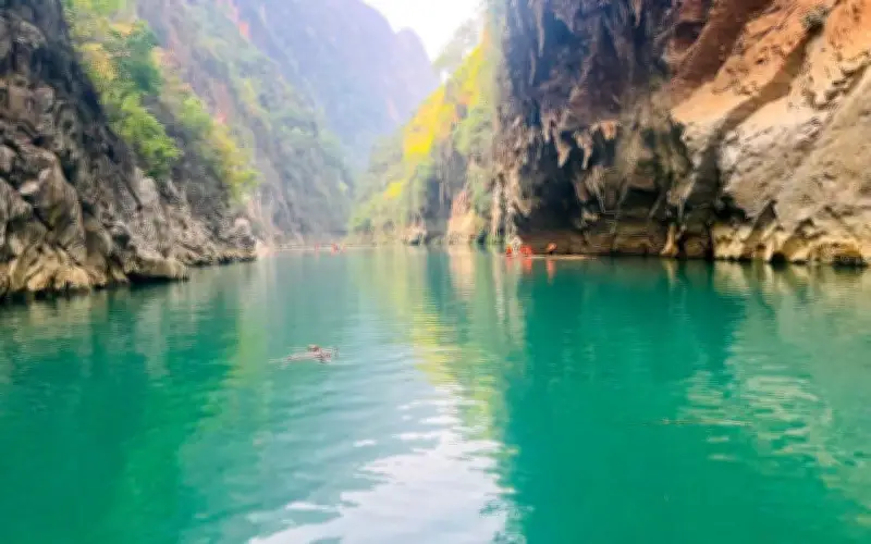 Tuyên Quang: Xuyên đêm băng rừng tìm nam sinh mất tích trên sông