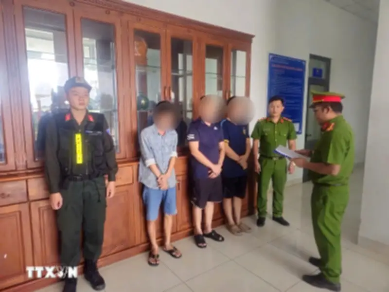 Tây Ninh bắt tạm giam 3 đối tượng trong đường dây sản xuất phân bón giả