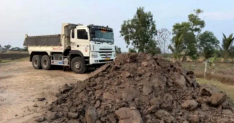 Tây Ninh triệt phá đường dây khai thác đất ruộng trái phép quy mô lớn