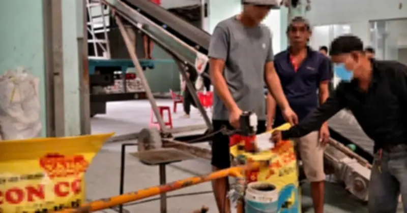Tây Ninh triệt phá đường dây làm giả phân bón 'ba con cò' và dầu gió 'con ó'