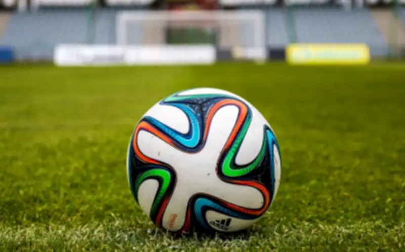 UEFA cấm HLV quay lén nữ cầu thủ tham gia bóng đá trọn đời