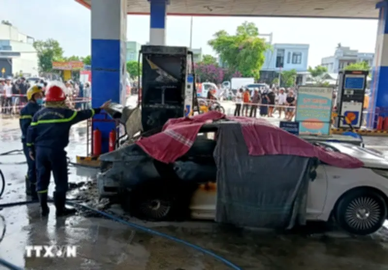 Vụ cháy xe tại cây xăng khiến 2 người tử vong: Xe chở nhiều pin bình ắc quy