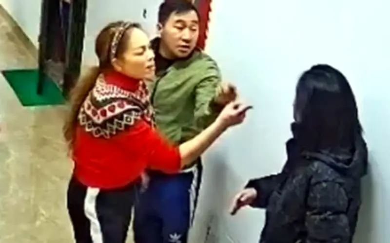 Vụ hành hung hàng xóm tại sảnh chung cư ở Hà Nội: Tuyên án người phụ nữ trả tự do ngay tại tòa