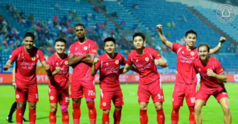 V-League kết thúc sớm: May mắn cho tuyển Việt Nam?