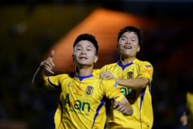 V-League vòng 24: Sông Lam Nghệ An trụ hạng, Bình Dương và TP.HCM nguy cấp