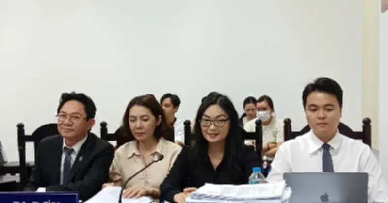 Vụ ly hôn 1.200 tỷ: Tòa tạm hoãn, chưa rõ bác sỹ nhà khoa đang ở đâu