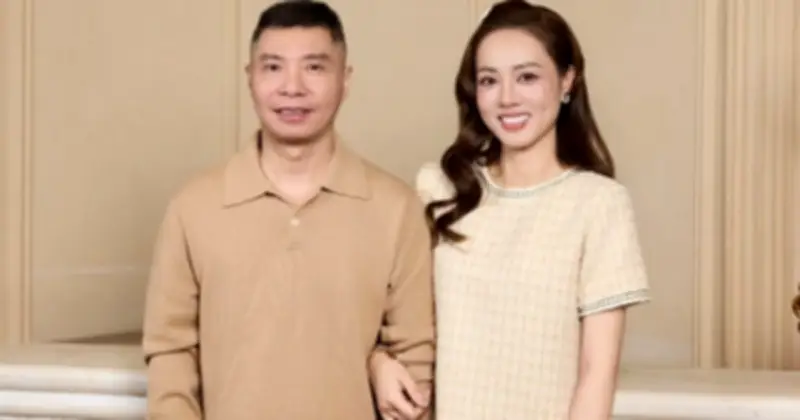 Vợ NSND Công Lý bức xúc vì bị hỏi 'có quen ai chưa', khẳng định tự lo cuộc sống