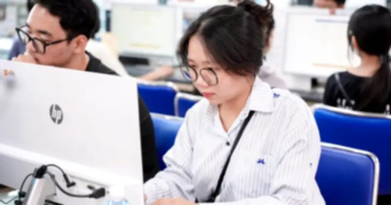 Vì sao kỳ thi VSTEP khiến nhiều sinh viên e ngại và tìm cách đối phó?