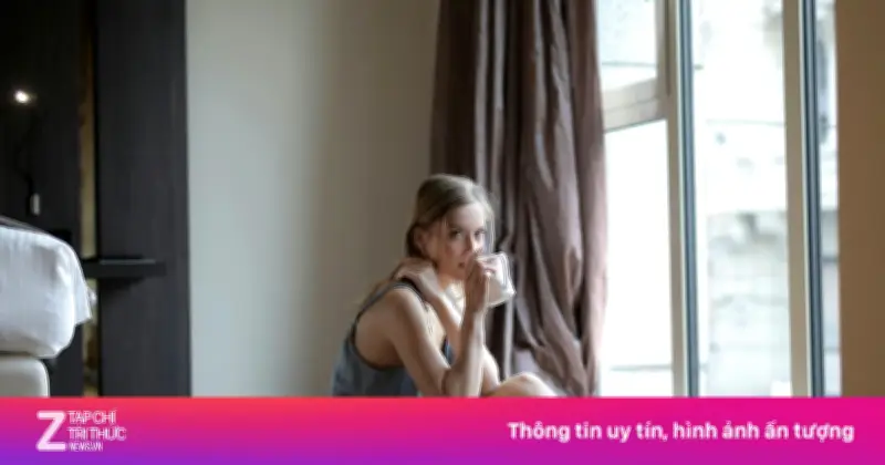 Vì sao không nên đi chân trần trong phòng khách sạn?