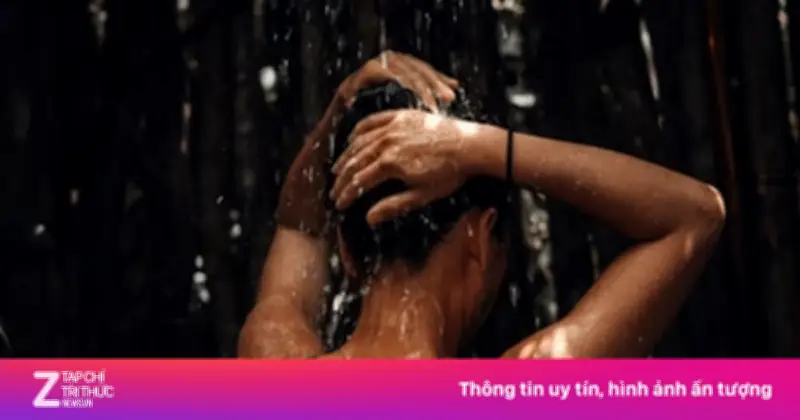 Vì sao không nên tắm nước lạnh dù trời nóng đỉnh điểm?