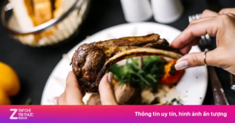 Vì sao ăn ít vẫn béo? Nguyên nhân và cách ngăn mỡ thừa tích tụ