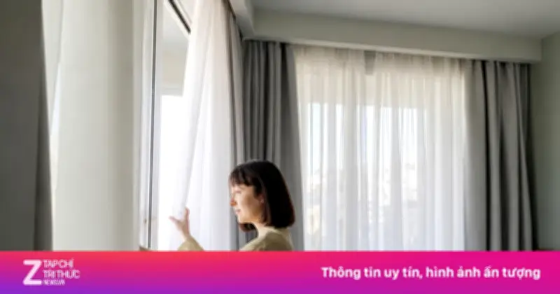 Vì sao nên kéo rèm ngay khi nhận phòng khách sạn?