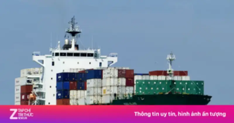Vụ tấn công tàu hàng Pháp làm dấy lên lo ngại về an toàn tại eo biển Hormuz
