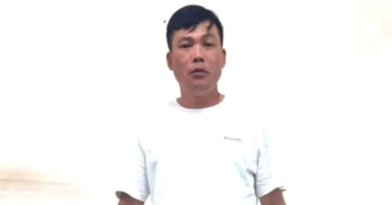 Vừa xuống sân bay Tân Sơn Nhất, người đàn ông bị bắt vì hành vi từ 4 năm trước