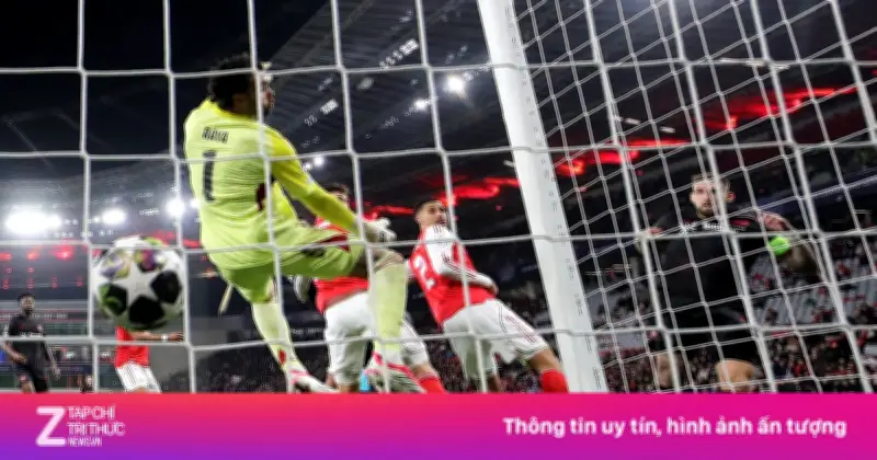 Video: Arsenal xuất hiện ở Budapest trước chung kết Champions League