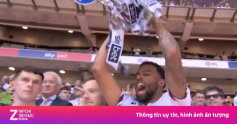 Video Bolton ăn mừng trở lại giải hạng nhất