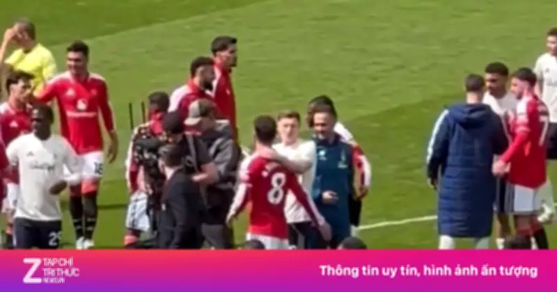 Video cái ôm đầy ẩn ý của Bruno Fernandes