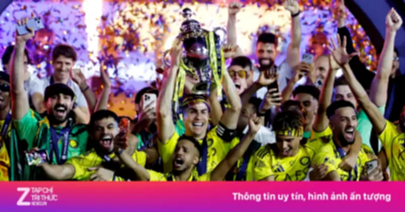 Video khoảnh khắc Ronaldo nâng cúp lịch sử với Al Nassr