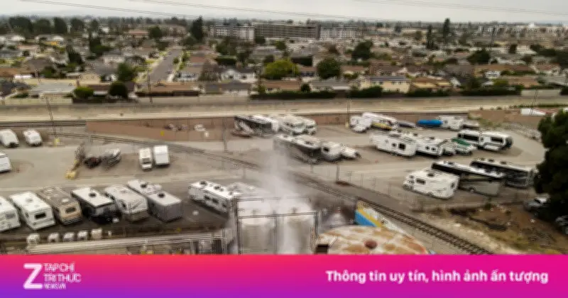Video lực lượng chức năng chạy đua với thời gian để làm nguội bồn hóa chất nóng bất thường