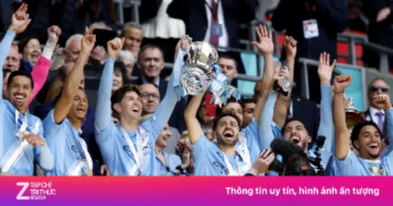 Video: Manchester City tri ân Bernardo Silva và John Stones