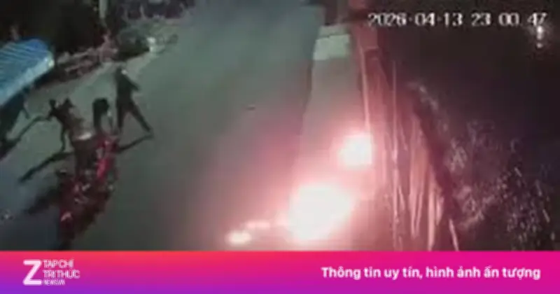Video nhóm người ném vật liệu cháy vào nhà dân lúc đêm khuya