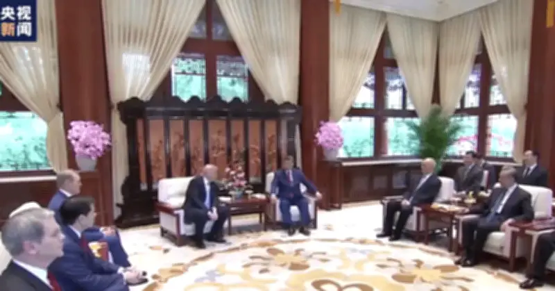 Video toàn cảnh chuyến thăm khu phức hợp Trung Nam Hải của ông Trump