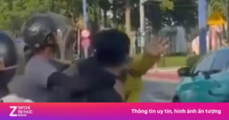 Video âu đá vì mẫu thuẫn trong hầm vượt sông Sài Gòn