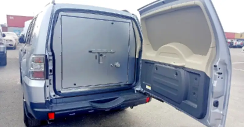 VietinBank và SCB thanh lý hàng loạt xe chở tiền Mitsubishi Pajero