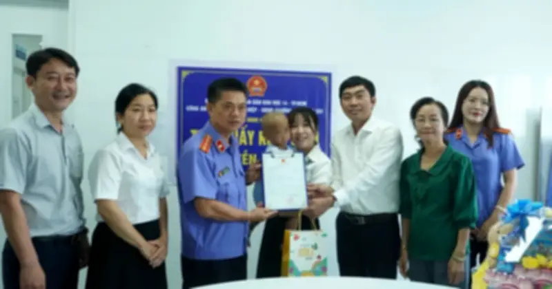 Viện KSND TP.HCM hỗ trợ cấp giấy khai sinh cho trẻ bị bạo hành